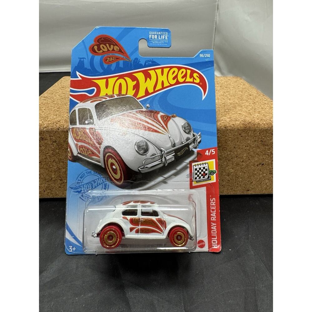 Hot Wheels Volkswagen Beetle White Holiday Racers 2021 4/5 GTC73 VW Bug 96/250